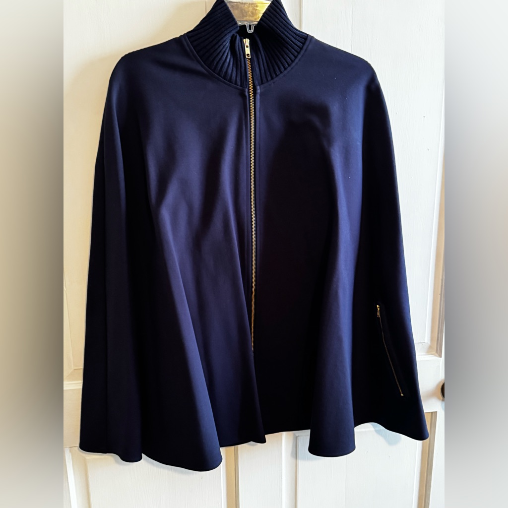 Navy Crown  Ivy Cape